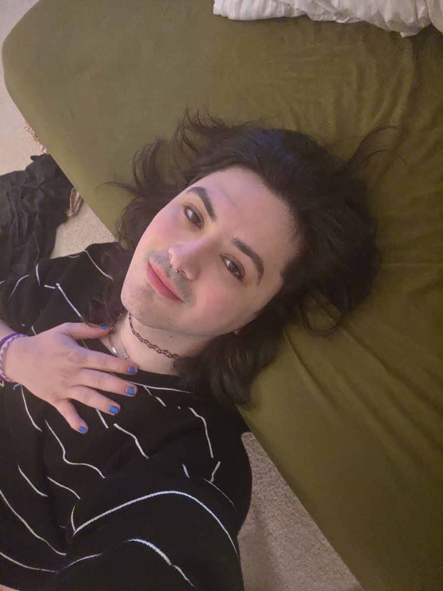 fluppedder's tweet image. I lovee washing my hair I loveee finally shaving