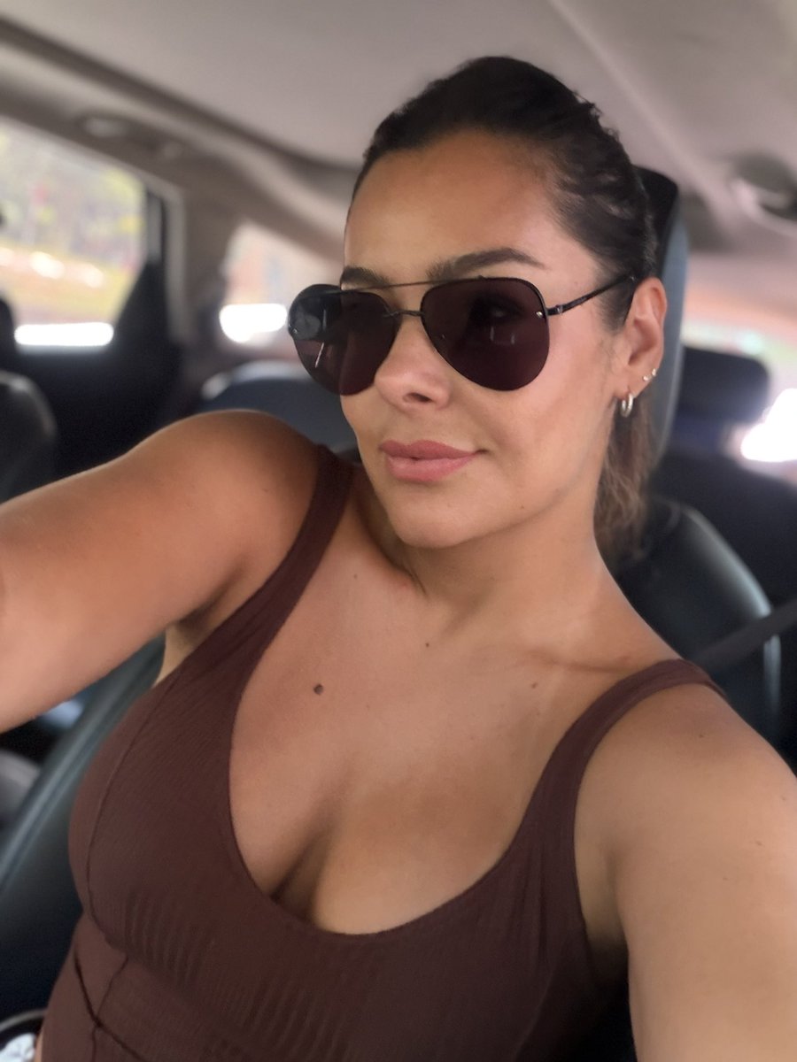 Larissa Riquelme tweet media
