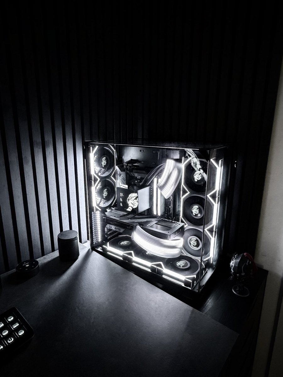 LostLi6ht's tweet photo. W setup?
#desksetup #compsetup https://t.co/TZmrz1ajV8