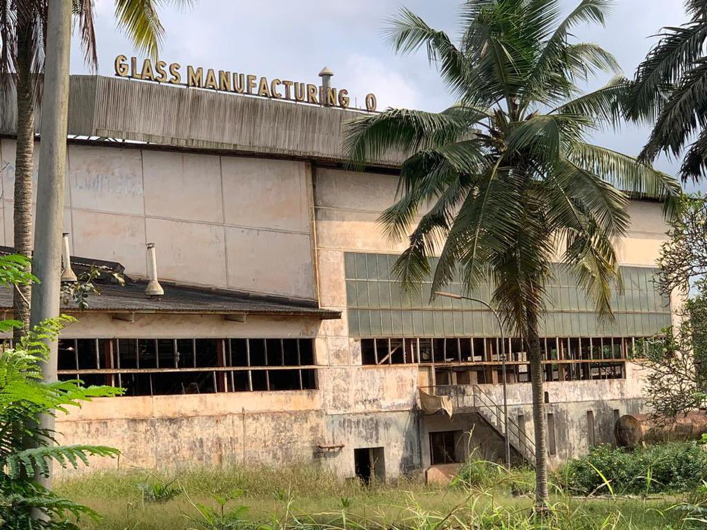 JUULEJU95's tweet image. Historical records show that during the Nkrumah era (specifically the mid-1960s), Ghana made significant strides in import substitution. The Ghana Sanyo Manufacturing Corporation produced television sets and radios locally, while the Aboso Glass Factory provided the foundation…