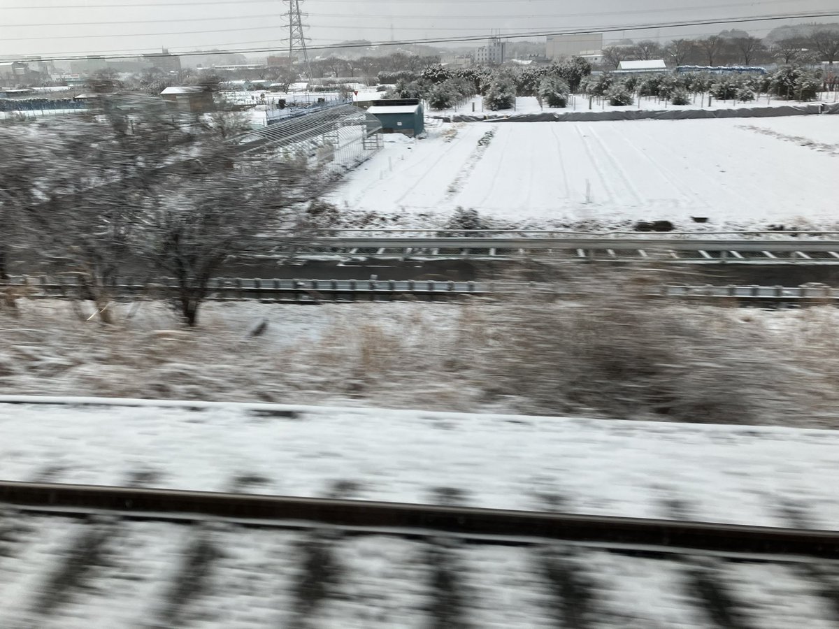 おはようございます⛄️
通勤中にこっそり撮った一枚。
えぇと、さ、さすがに今日は二輪教習は中止かな。
皆様、運転本当にお気をつけて！！