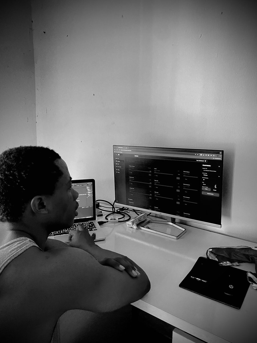 Eche_codes's tweet image. Day 27 of #100DaysOfCodeAndDesigns with the Sarcastic Geeks Trybe @sarcasticgeek4u

Had a lot on my table so I Used today to arrange my schedule , completed Session page and all modals on Peercirle.
LFGG
