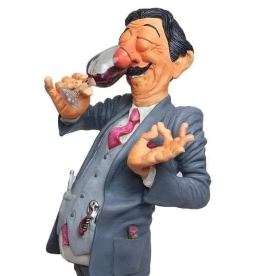 LunaGitana0333's tweet image. El Catador:  
  En un almacén de vinos, el catador falleció y el director comenzó a buscar alguien que hiciera el trabajo.  

Un señor borracho y desalineado se presentó para solicitar el puesto.   
 El director se preguntaba cómo podía deshacerse de él.  
 Le dieron una copa de…