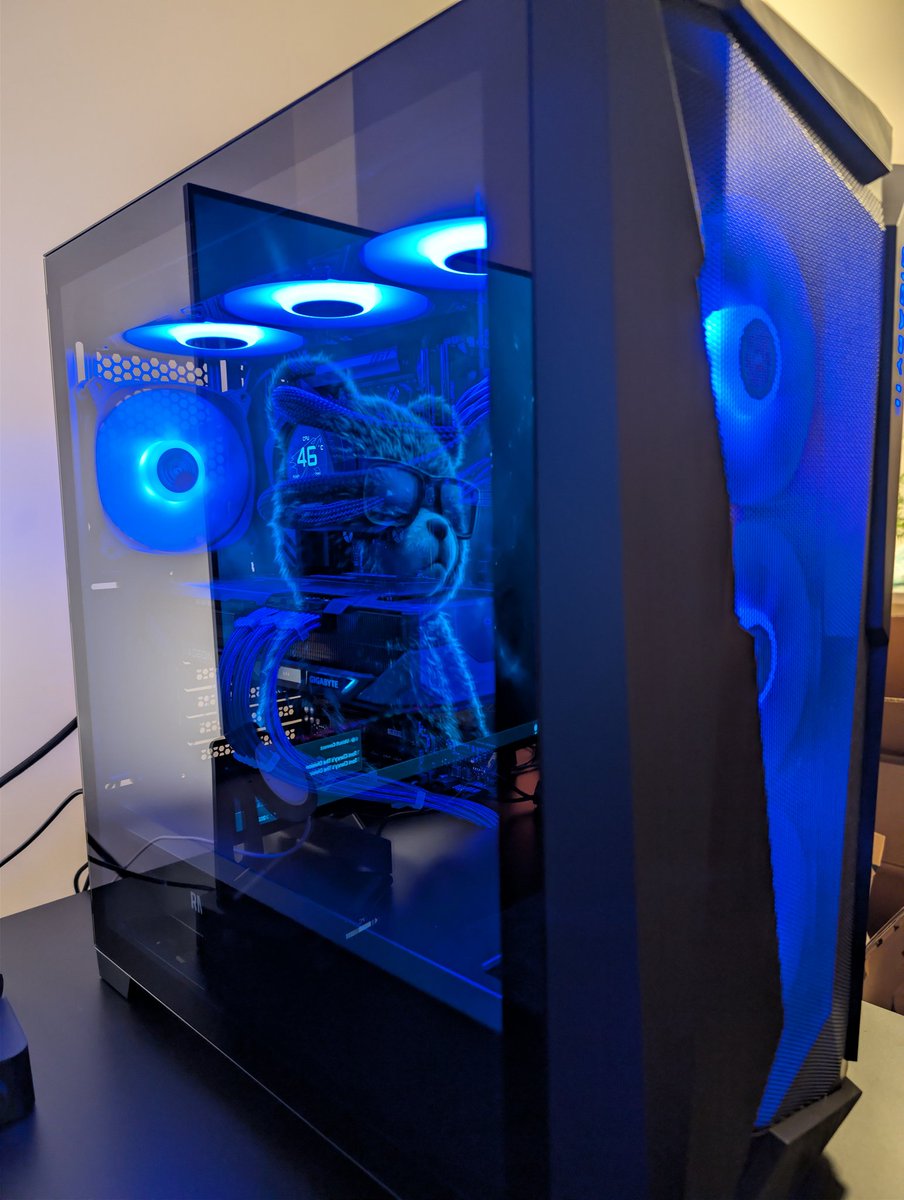 Project of the day...

Fun hobby... Open heart surgery!!! 
New PC is done...
#pcbuilding <a href="/GIGABYTEUSA/">GIGABYTE USA</a> <a href="/AorusOfficial/">AORUS</a> <a href="/AORUS_NA/">AORUS North America</a>