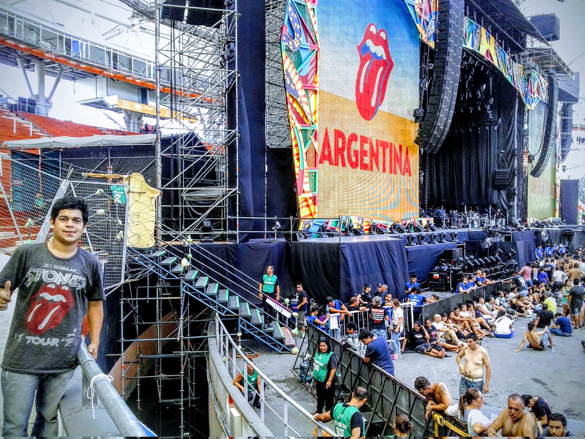 LMargarit's tweet photo. 10 años atrás 
Vuelvan @RollingStones 🇦🇷🎸 https://t.co/cAzHPJOxPc