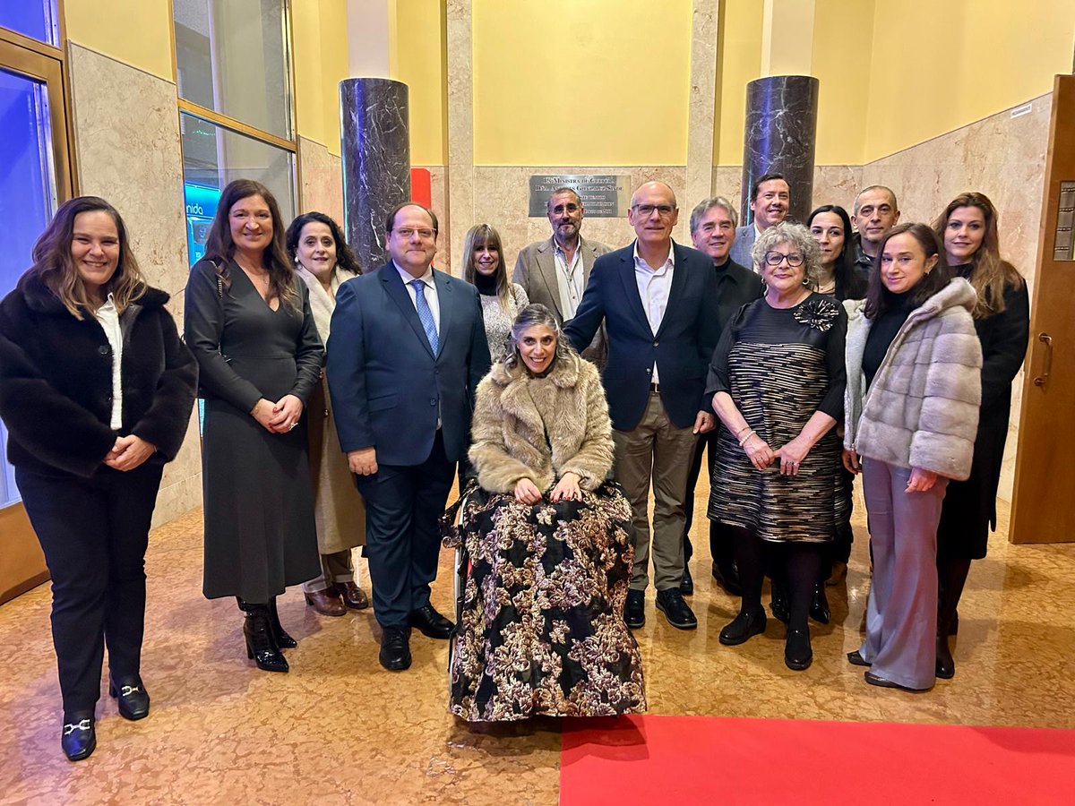 🎭 El Teatro Municipal de La Bañeza ha acogido la proclamación de Ana Gancedo como musa del Carnaval, que ha servido además para homenajear a Nuestra Señora del Valle en su 40 aniversario. Al acto ha acudido el diputado de Derechos Sociales, Francisco Javier Álvarez.