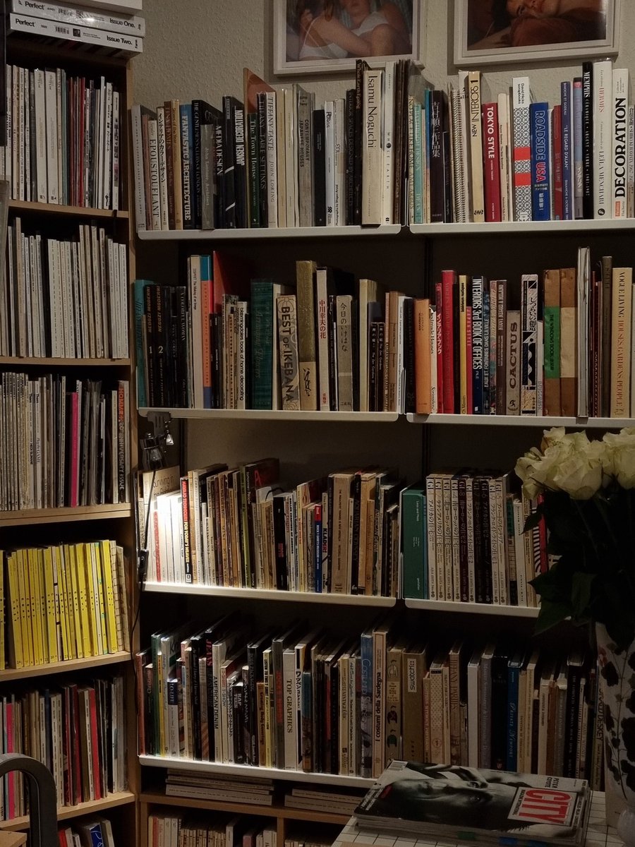 좋아하는 서점가서 맘에 드는 중고 인테리어 잡지 
발견했는데 125파운드라는거에요..
그래서 대신 감자칩 모자를 집어왔죠