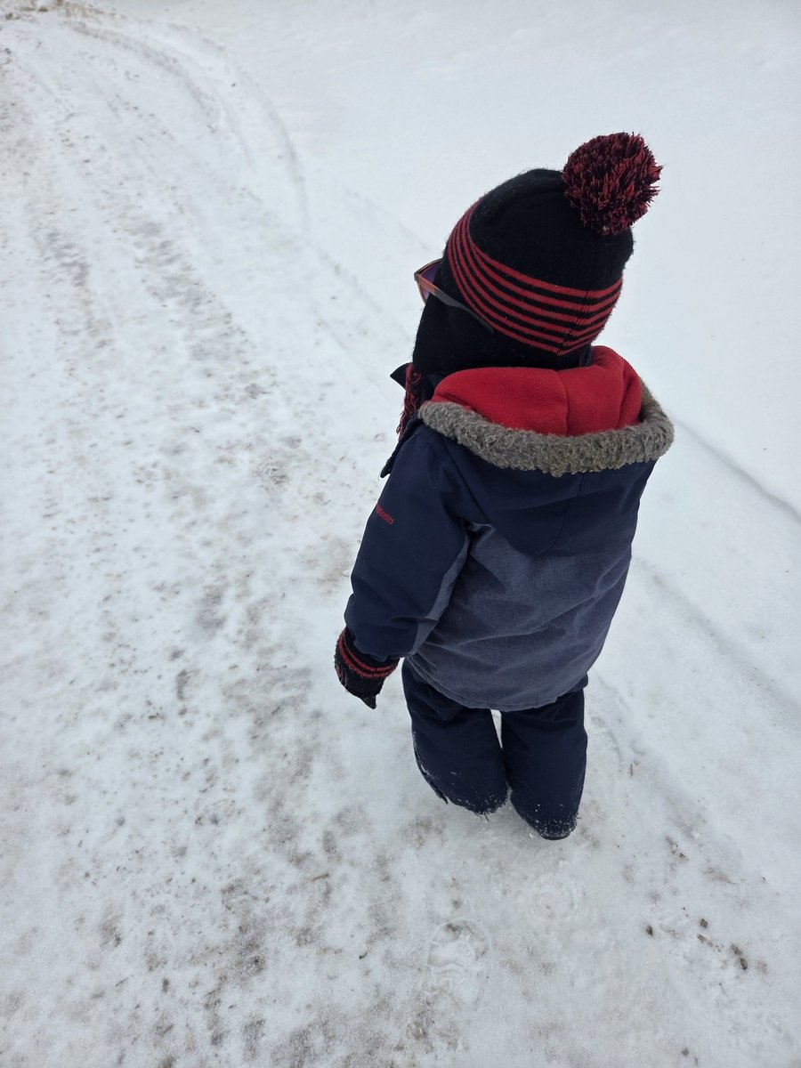 Et si, avec des ressources illimitées, on imaginait enfin l’école idéale?  
Un système vraiment efficace, humain et inspirant.  
Si on n’ose pas le rêver, comment espérer le construire?

Osons imaginer.