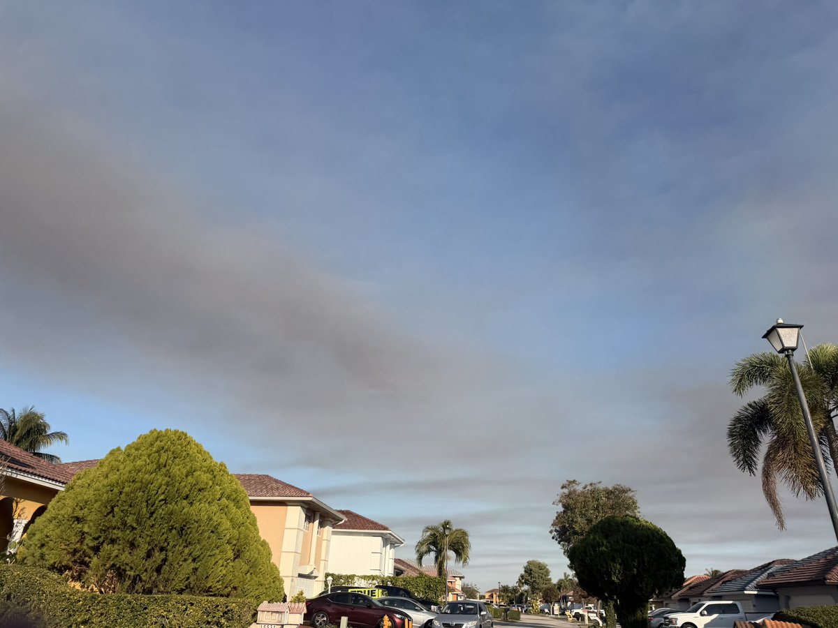 Hazy skies in Miami 👇🏼