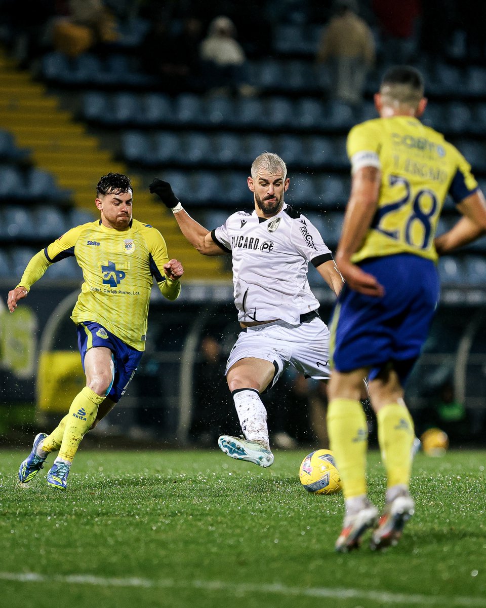 Vsports_pt's tweet photo. Arouca dá a volta ao marcador e vence o Vitória SC por 3-2, em jogo da 21.ª jornada da Liga Portugal Betclic.
#LigaPortugalBetclic #VSPORTSLPBETCLIC #EPOCA2526 #JORNADA21 #FCAVSC #FCA #VSC https://t.co/j9aEl8sUAv