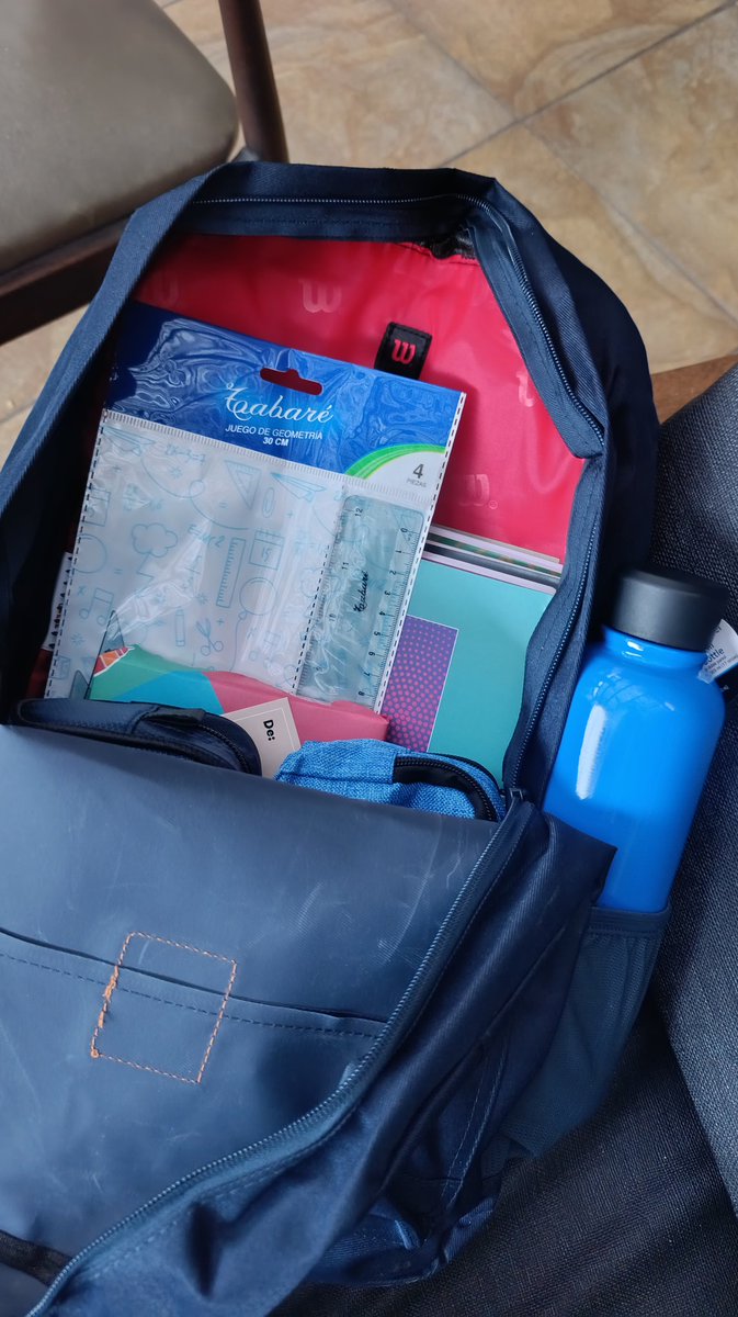 Hay mochi para Cris 💕 que hermosa movida! 

Pd: al final fuimos por Percy Jackson para el libro, ojalá le guste🤞🏼

Espero que pueda disfrutar estos materiales