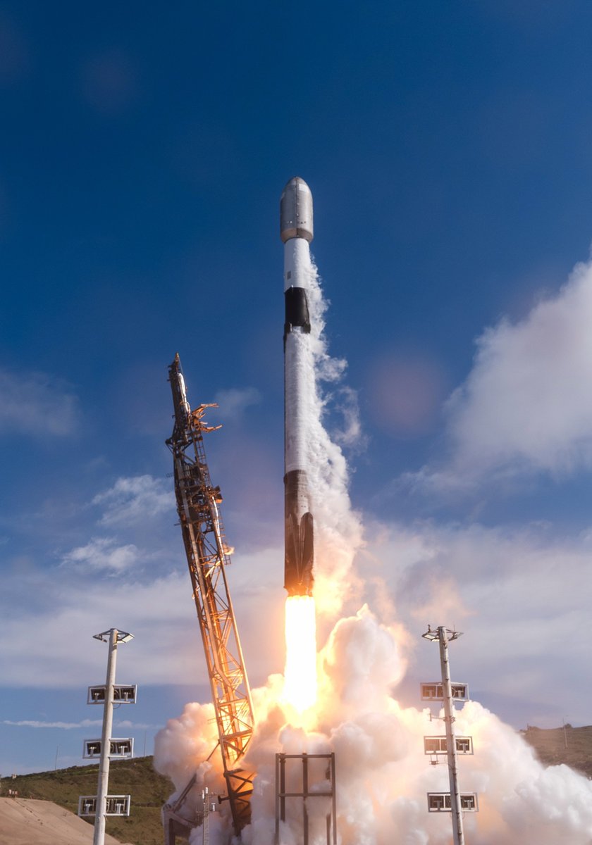 SpaceX's tweet photo. Falcon 9 launches 25 @Starlink satellites from California https://t.co/V29k7ompNQ