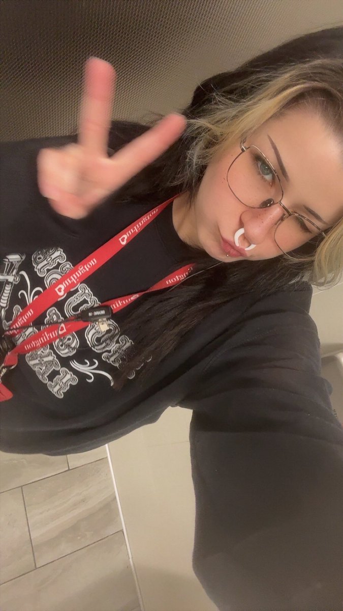 britterbug710's tweet photo. Mamas about to be a fr mommy so im back on my grind hmu for that link yall😝 https://t.co/EhHJOaictA