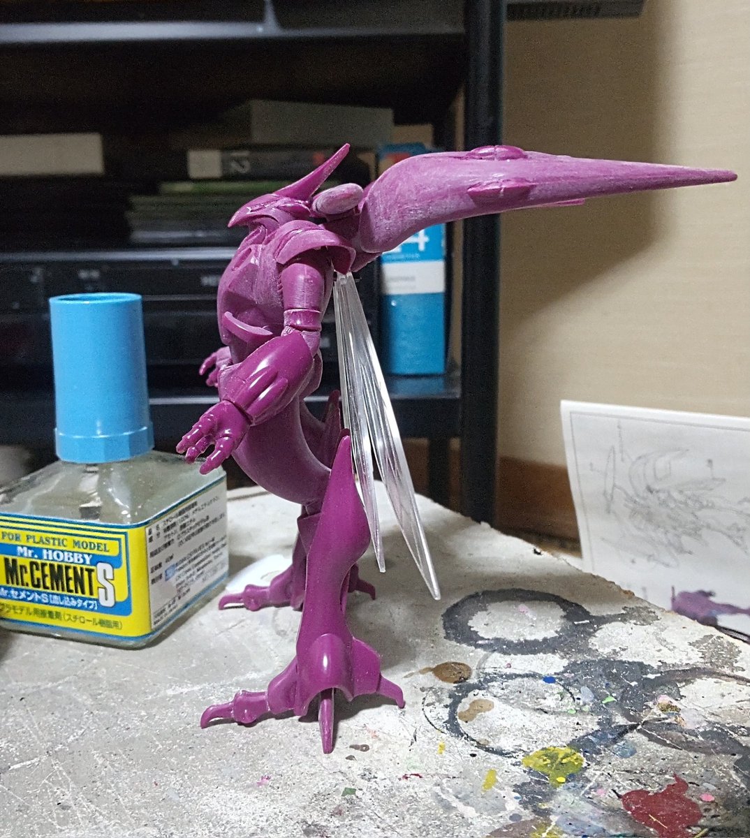 #聖戦士ダンバイン　#ボチューン　
1/72ボチューン④　
アルミ線での後ハメ加工が終わり組んでみました。　
今回プロポーションに手を入れないつもりでしたが、脚の付け根だけ少々加工。　
仮組みしたもの（2枚目）と比べると、幾分腰の幅広感が解消されたと思います🤔　
カッコ良いキットだぞコレ！😆