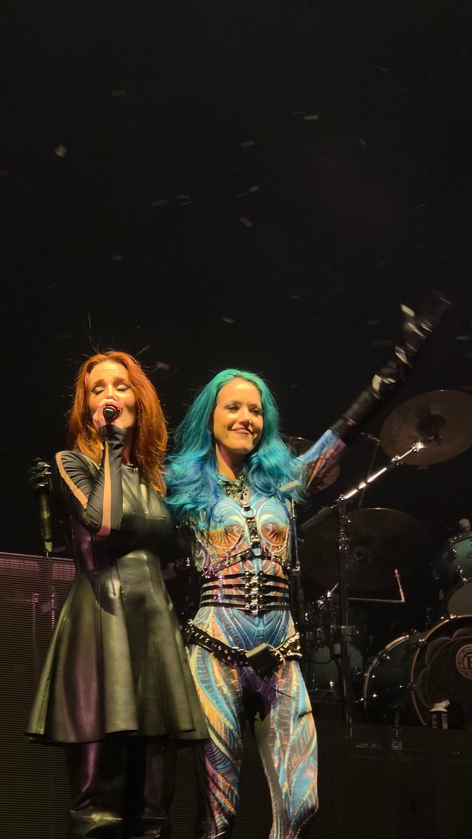 star_lit_skies's tweet photo. GFHWJFJWJJDJWKDKW ALISSA WHITE GLUZ CAME OUT AT THE EPICA CONCERT BIYCHHHHHHHH HOLY SHIT I CRIED I SCREAMED IF GOD HATES GAYS WHY DO WE KEEP WINNING IM SPEECHLESS AND SHOCKED AND HAPPY https://t.co/nOQ1lge3nQ