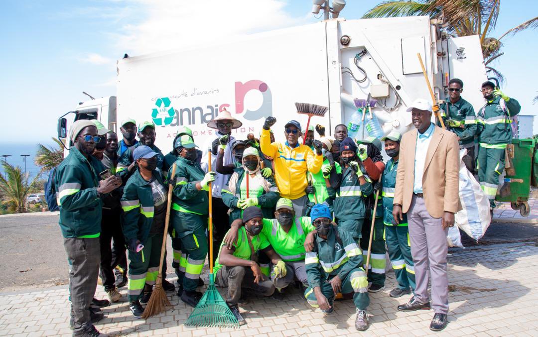 Aujourd'hui, l'Ambassade du Rwanda au Sénégal, en collaboration avec l'administration du monument de la Renaissance africaine à Dakar et la communauté rwandaise du Sénégal, a célébré la Journée des héros nationaux par une opération Umuganda/Set Setal au Monument. 

Outre les