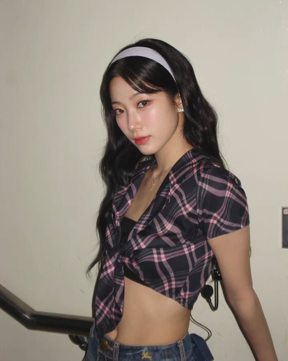 ssera_central's tweet image. the duality kazuha can pull off 🤭

#KAZUHA #카즈하 #LE_SSERAFIM