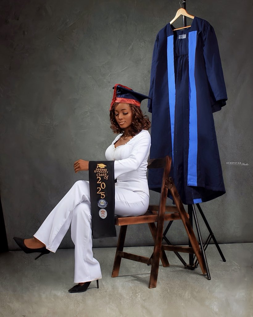 thatimpactQueen's tweet photo. It has been God, It is God &amp; It will always be God ✨👩‍🎓🎉

B.ED. Counselling Psychology 
Second Class (Honours) Upper Division
Class of 2025
Olabisi Onabanjo University 🩵
#OOU #classof2025 https://t.co/EhEjTmR0Rf