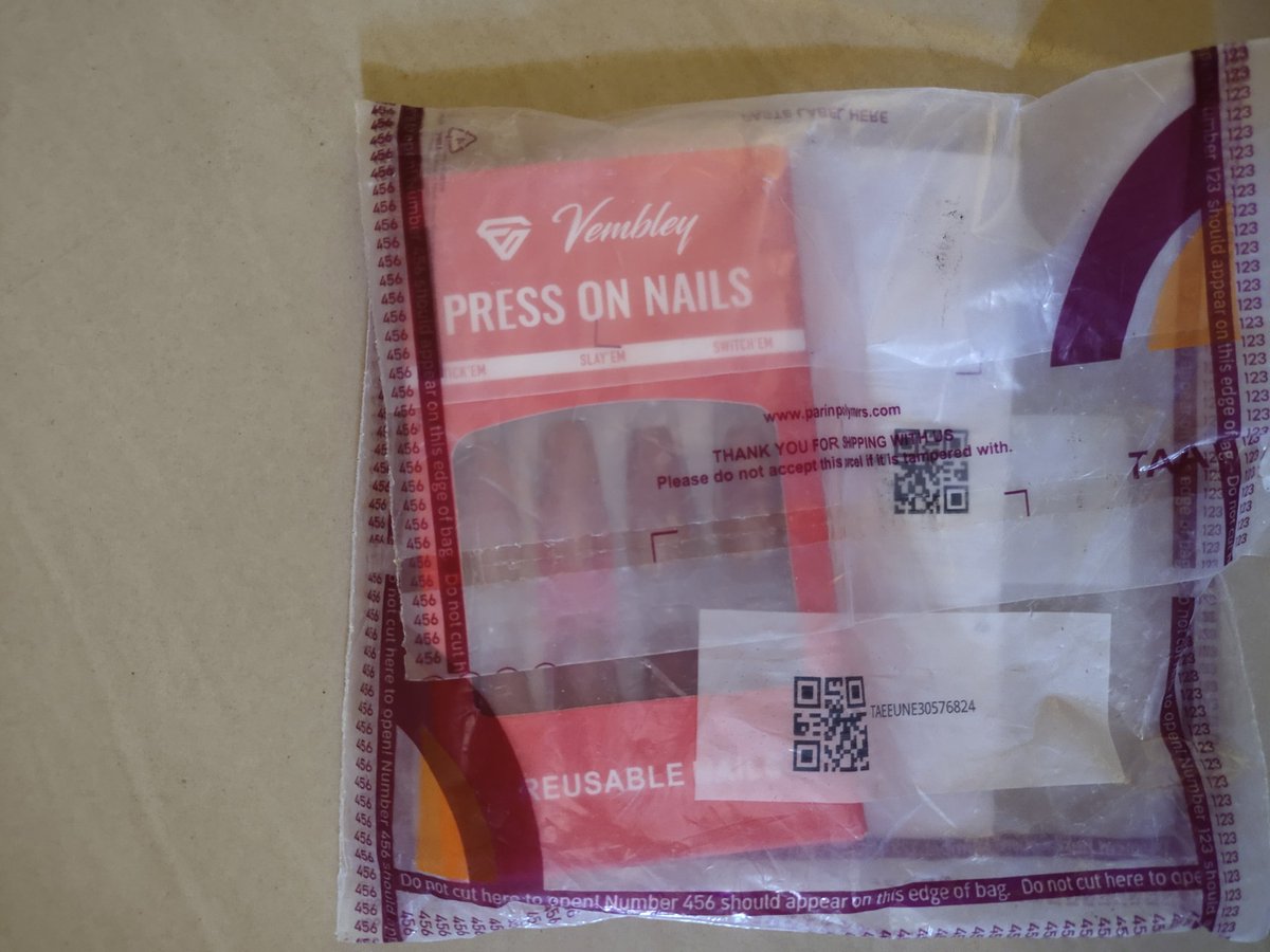 akashpanda786's tweet photo. @JioMart_Support @shadowfax_in FRAUD ALERT 🚨
Order: 17685557920789434M
Track: SF2838621570JIM

Packet stuck 10 days at Hub -> Tampered.
Courier forced OTP, delivered w/o bill.
Ordered Cashews(₹401) -> Got Fake Nails.
Denying refund for "missing packaging" YOU removed is illegal https://t.co/j13munqOEL