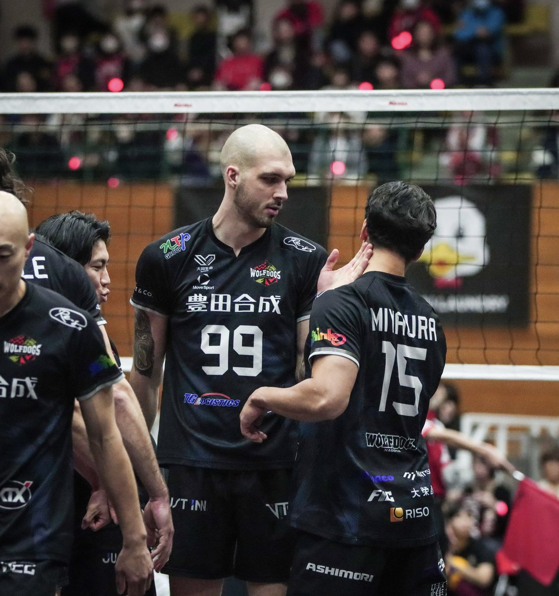 ブロックを決めたあと、なぜか宮浦くんにぺし👋🏻するのるび