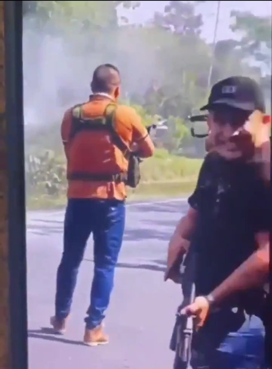 Acá esta uno de los asesinos del escolta de la <a href="/UNPColombia/">Unidad Nacional de Protección, UNP.</a>  y del policía <a href="/PoliciaColombia/">Policía de Colombia</a>  en fortul Arauca. Denuncien a este HP.