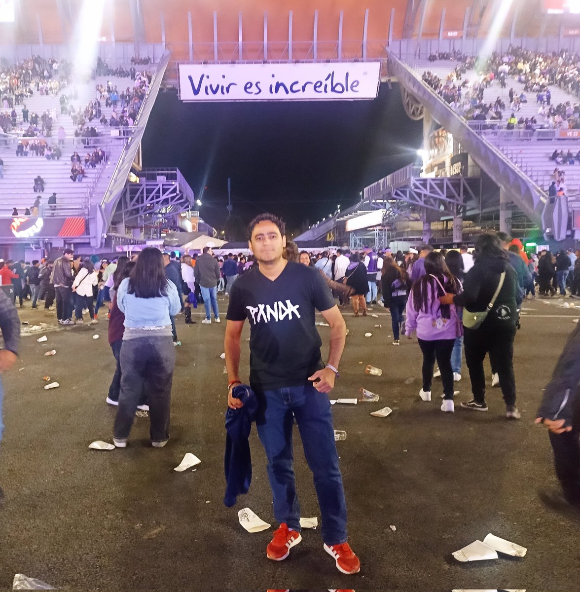 cesared21's tweet photo. @JMV_SUPPORT @jose_madero Cómo Pepe, no vino a Honduras, entonces yo si fui al GNP 🇭🇳🤟 https://t.co/hvlST1d7EG