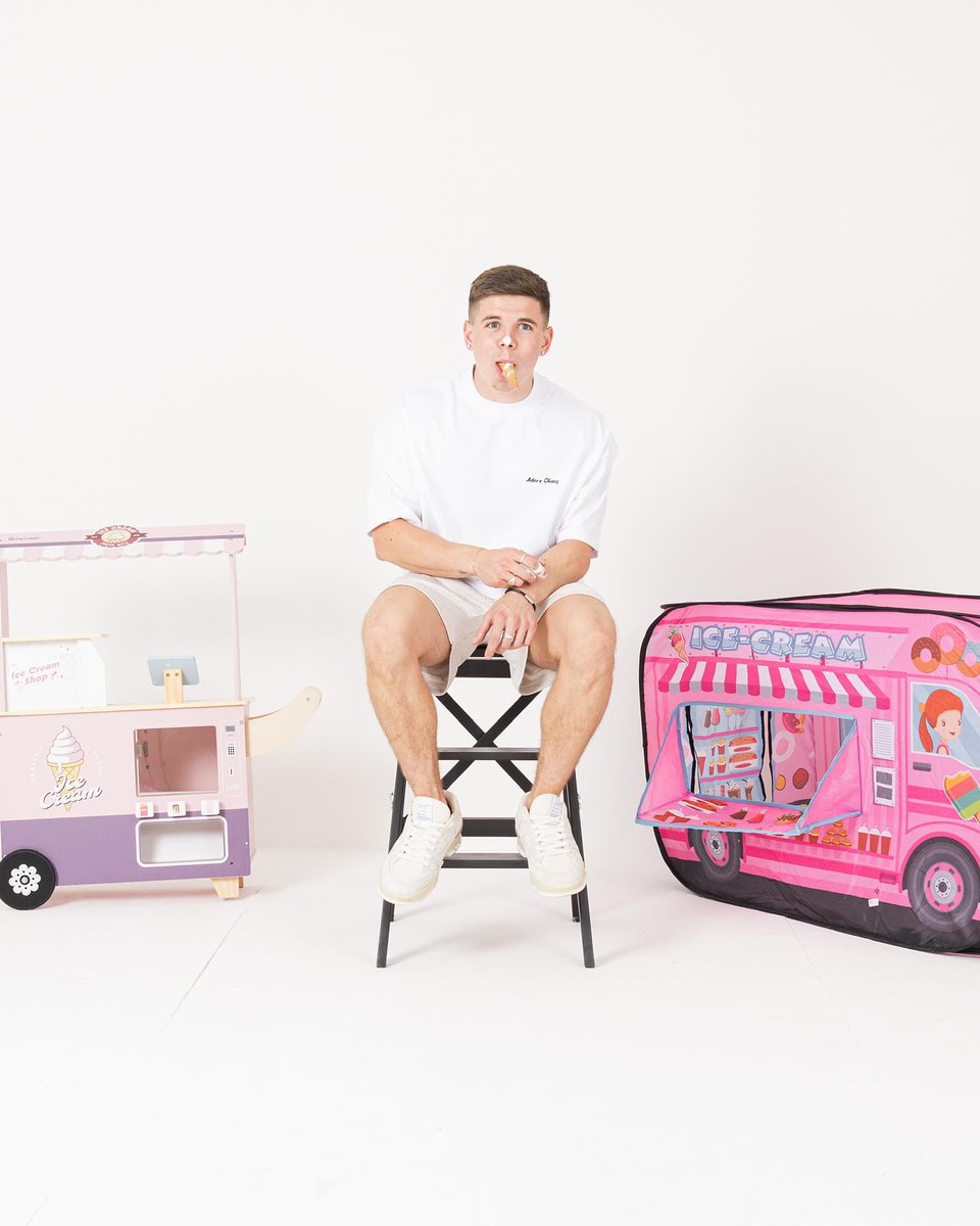 chainedcasey's tweet photo. Shooting ice cream ads in the winter because I’m a masochist. https://t.co/9inIzCIRnj