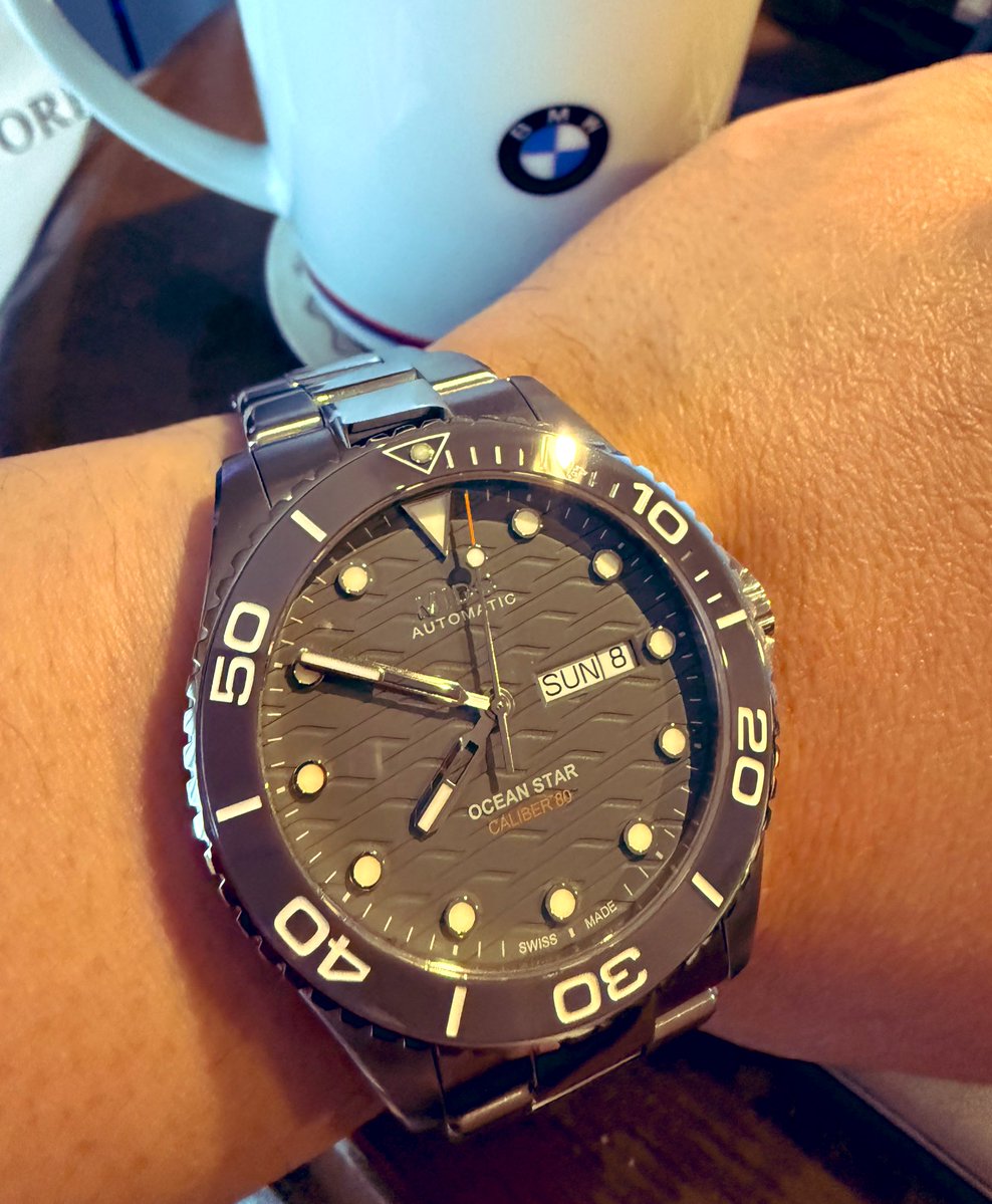 HideRoom4's tweet image. おはようございます🧑‍💼
今朝は雪が降っててめっちゃ寒い朝です❄️

お出掛けの方は道中お気をつけてです。
ホットコーヒー淹れました☕️

MIDOオーシャンスター⌚️

#MIDO