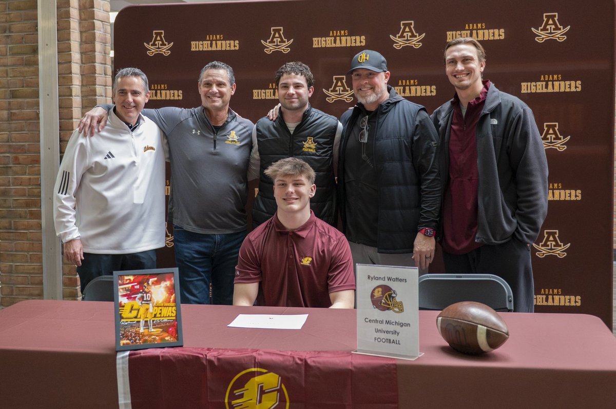 RylandWatters's tweet photo. Signing day✅ thank you to everyone who made me the player I am today. Fire up chips🔥🆙 @CMU_Football @R_AdamsFootball @QualityQBs https://t.co/NR9d51xush