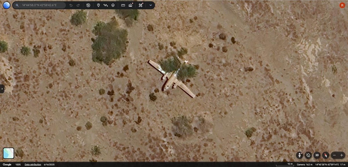 Hartmann1FjD's tweet photo. Yemen🇾🇪
Hodeidah airport, filled with abandoned aircraft.
1x Ilyushin Il-14
9x Ilyushin Il-28
3x MiG-17
3x MiG-21
Coordinates: 14°44'58.0"N 42°58'42.6"E
#yemen #arab #aviation #abandoned #ilyushin #history #googlemaps #googleearth #satellite #airforce #fishbed #fresco https://t.co/b1vmBx1UL6