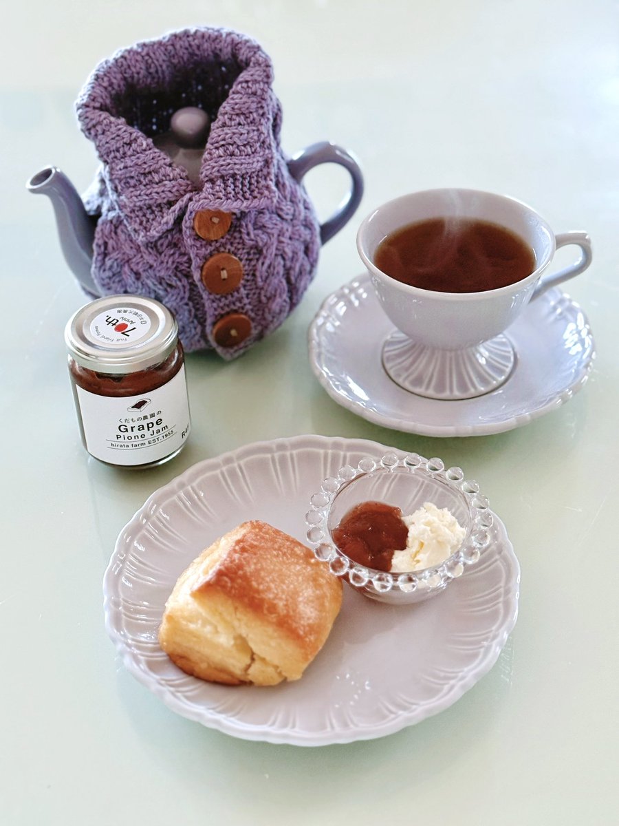 おはようございます。
今日は寒いですね🥶
今朝は先日旅行で購入したピオーネのジャムとスコーンと🫖
ピオーネのジャムは初めて✨️
あたたまります〜😆
皆様もどうかお身体に気を付けてくださいね。
羽生くんと皆様があたたかく元気に過ごせますように
 #羽生結弦