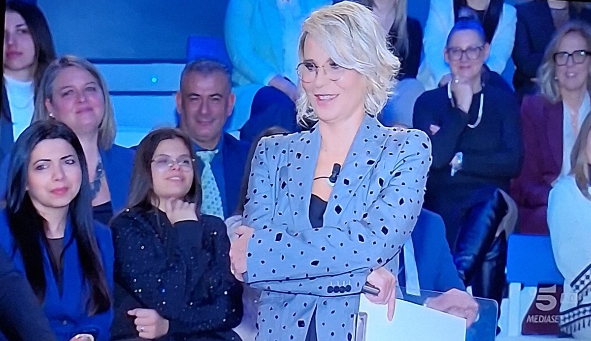 "Domani vai a vedere il Papa"
"Io volevo venire a vedere TE"
"Ah beh, siamo due persone diverse"🤣

No Maria, sei MEGLIO del Papa 🥰🥰
Figlia di coso, sei tutti noi!!!
#cepostaperte