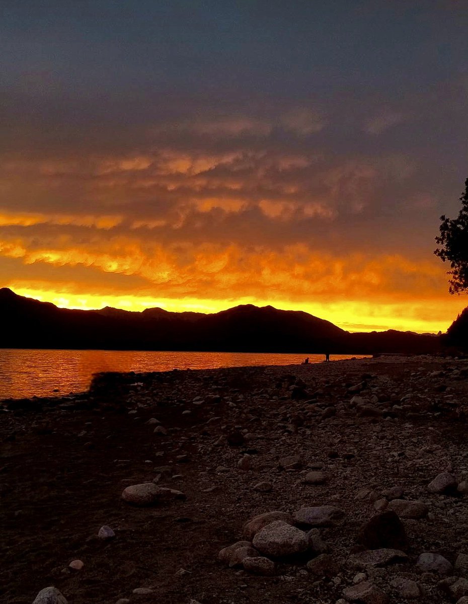 ¡Hermoso atardecer! 😍
Bariloche.Patagonia🇦🇷🧉