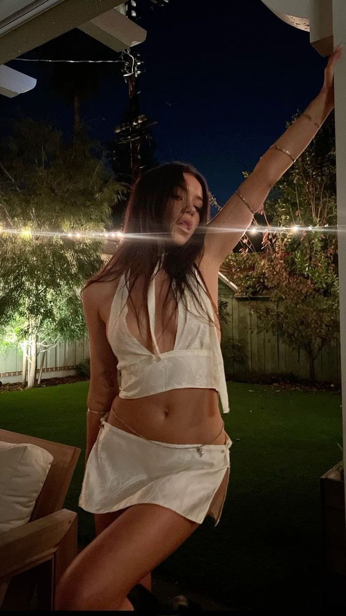 chloe 💸 tweet media