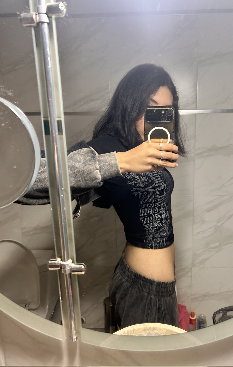 knittedbrow's tweet photo. Throwback to September 2025.... I need to lock tf in HOW DID I MANAGE TO GET THIS FLAT?! Looking at my old photos felt like getting three times shot.... https://t.co/YGd7GUPnrh