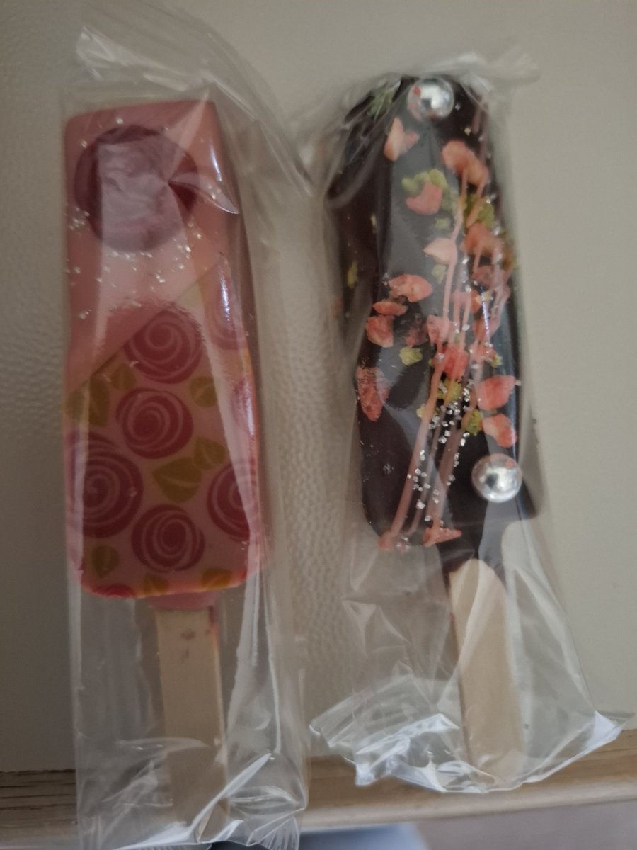 シゴデキな後輩からバレンタインチョコもらっちまったーーー！！！
すんごい！めっちゃキレイ✨