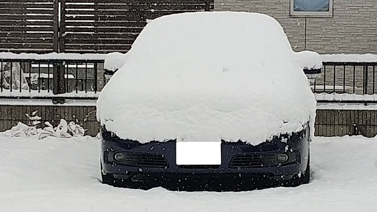 MCX10L's tweet photo. 珍しく、ウチの地域でも降っております☃️
って事で、車種当てクイズ！(笑) https://t.co/yMCFC3LqcL