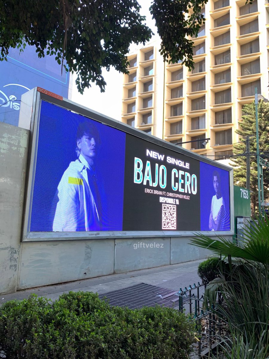 giftvelez's tweet photo. BAJO CERO en las calles de CDMX🇲🇽❄️

con todo el cariño para ustedes, deseandoles siempre el mejor de los exitos, los queremos mucho!🤍 
los esperamos pronto ✨
@christophervele @ErickBrianColon 

#ChristopherVelez #ErickBrian #BajoCero https://t.co/0jF7JUinLK