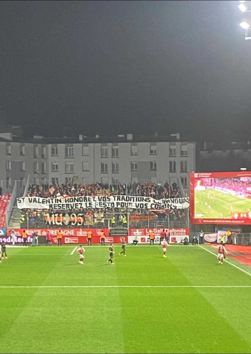 Mème vos supporters ne partagent pas ce rouleau de PQ ridicule.
- Defaite en avant match.
- Defaite pendant le match.
- Defaite en après match 
Vous êtes très très loin de l'Europe.
#SB29FCL