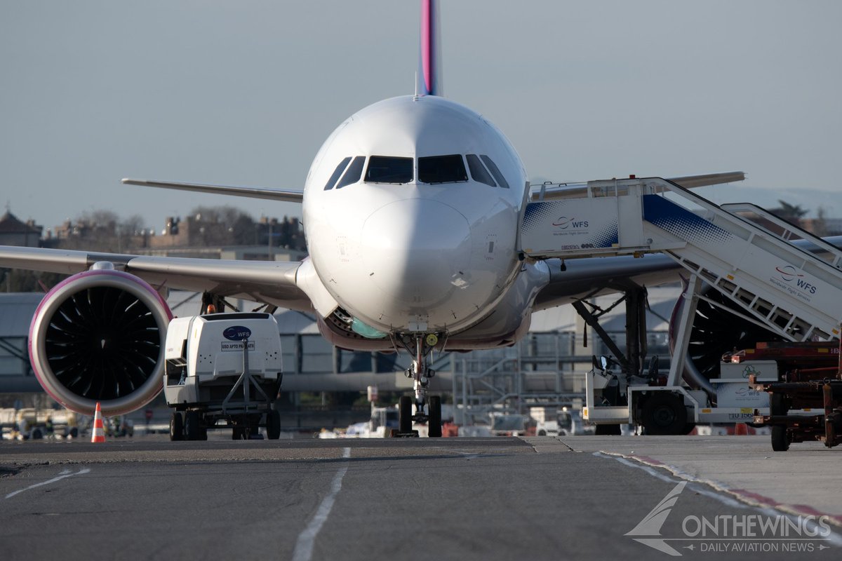 OnAviation_EN's tweet photo. Since the 1970s, perceived aircraft noise has been reduced by over 75%, thanks to high-bypass turbofan engines and improved nacelle design. Many modern aircraft are quieter during takeoff than older jets were during taxi. https://t.co/W7fN8fJ5Ru