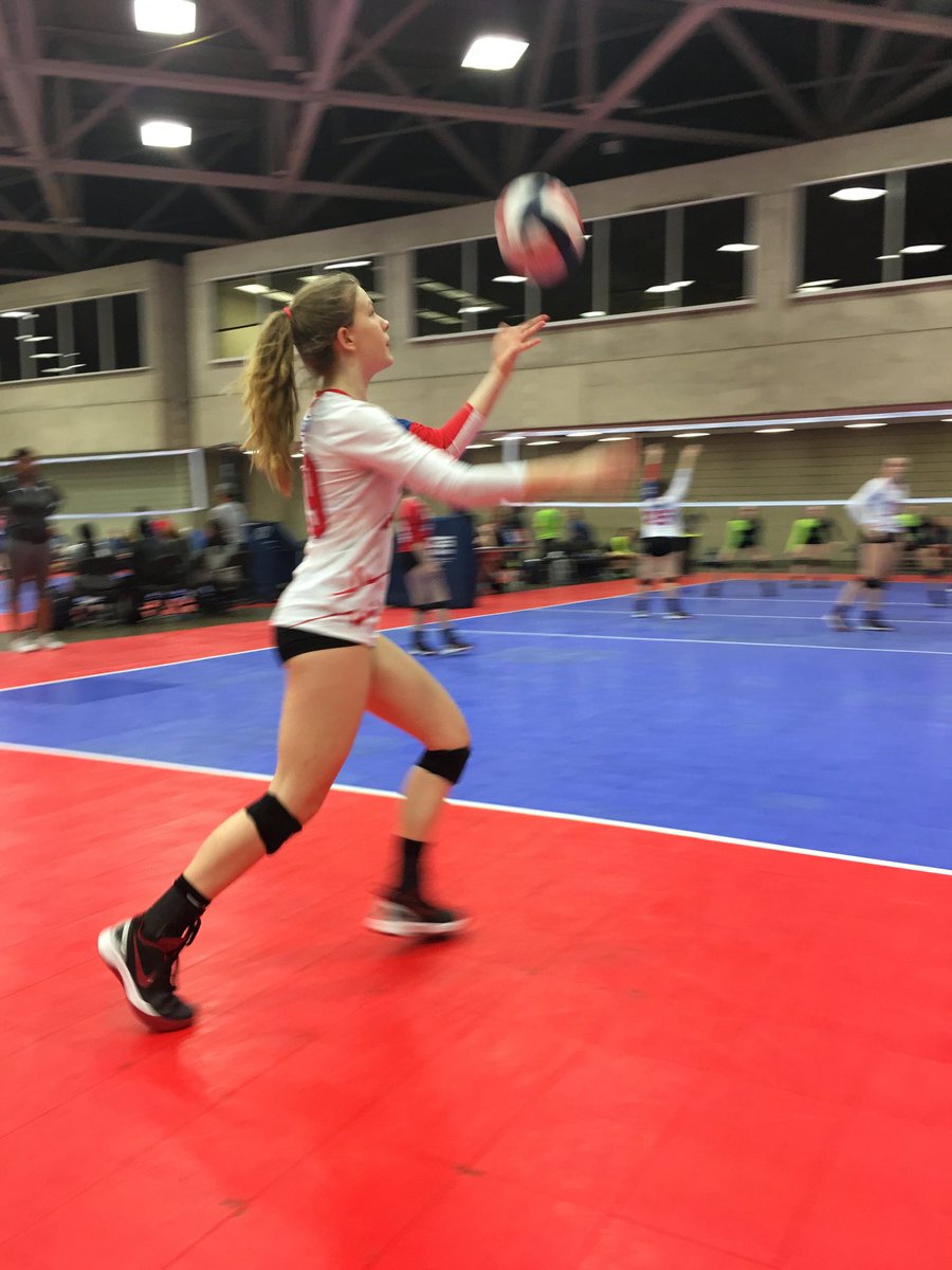 MuddyW_Dan_Ann's tweet photo. @dbongino For real ๐บ๐ธ and volleyball is a blast! This was in Chicago. This mom might have sped in a red challenger in the underground streets to make this tournament on time ๐ #thankacoach https://t.co/2xvsApwgEq