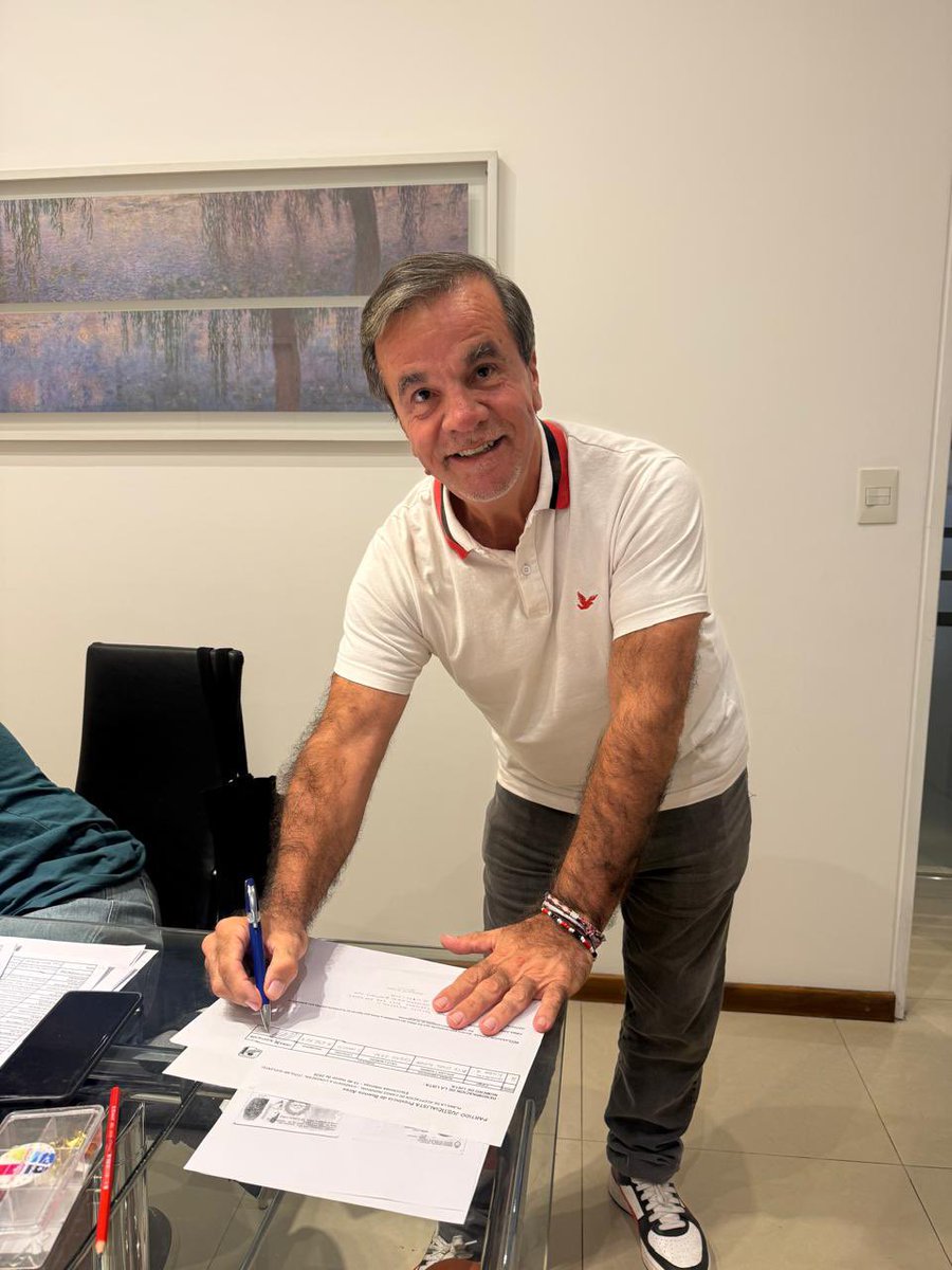 Con orgullo firmé como primer congresal provincial en la lista que acompaña a <a href="/Kicillofok/">Axel Kicillof</a> y a nuestro intendente <a href="/fmoreiraok/">Fernando Moreira</a> .
Unidad, militancia y compromiso con los valores de Perón y Evita para fortalecer el peronismo y poner al pueblo en el centro ✌🏼