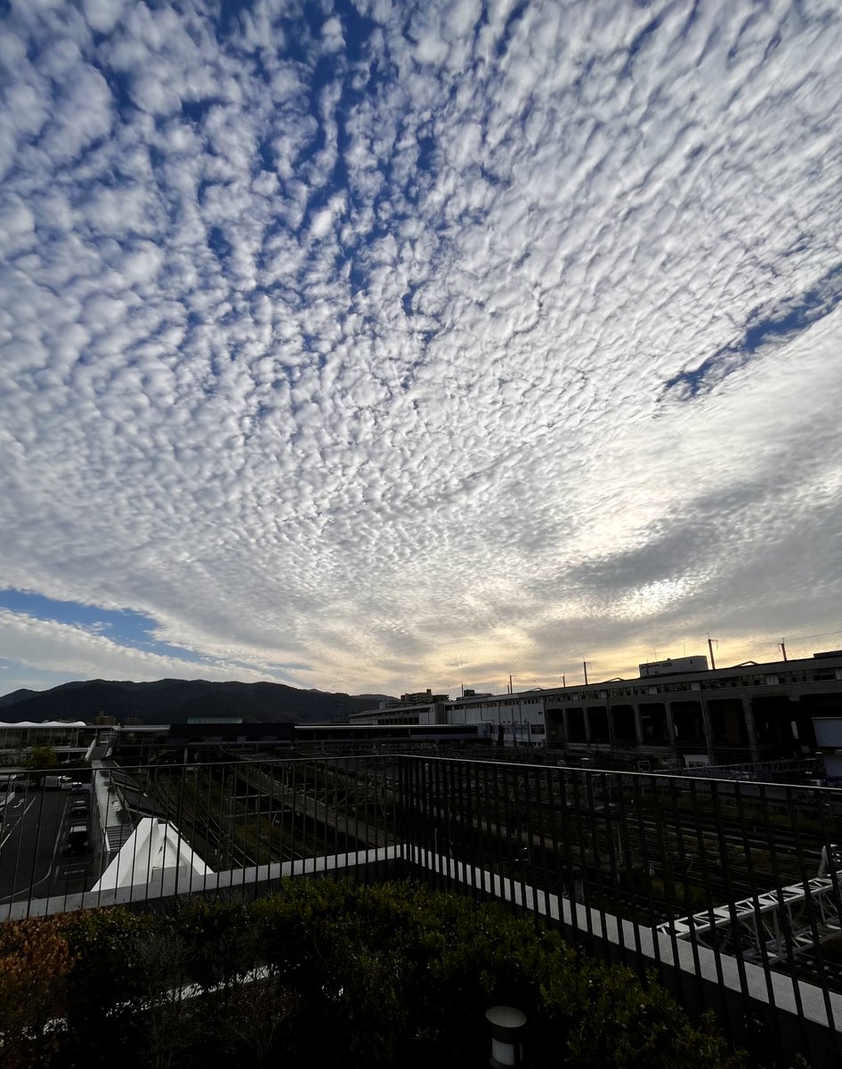 task8828's tweet photo. たまに通りすがる空の景色 https://t.co/iMTilgyjzf