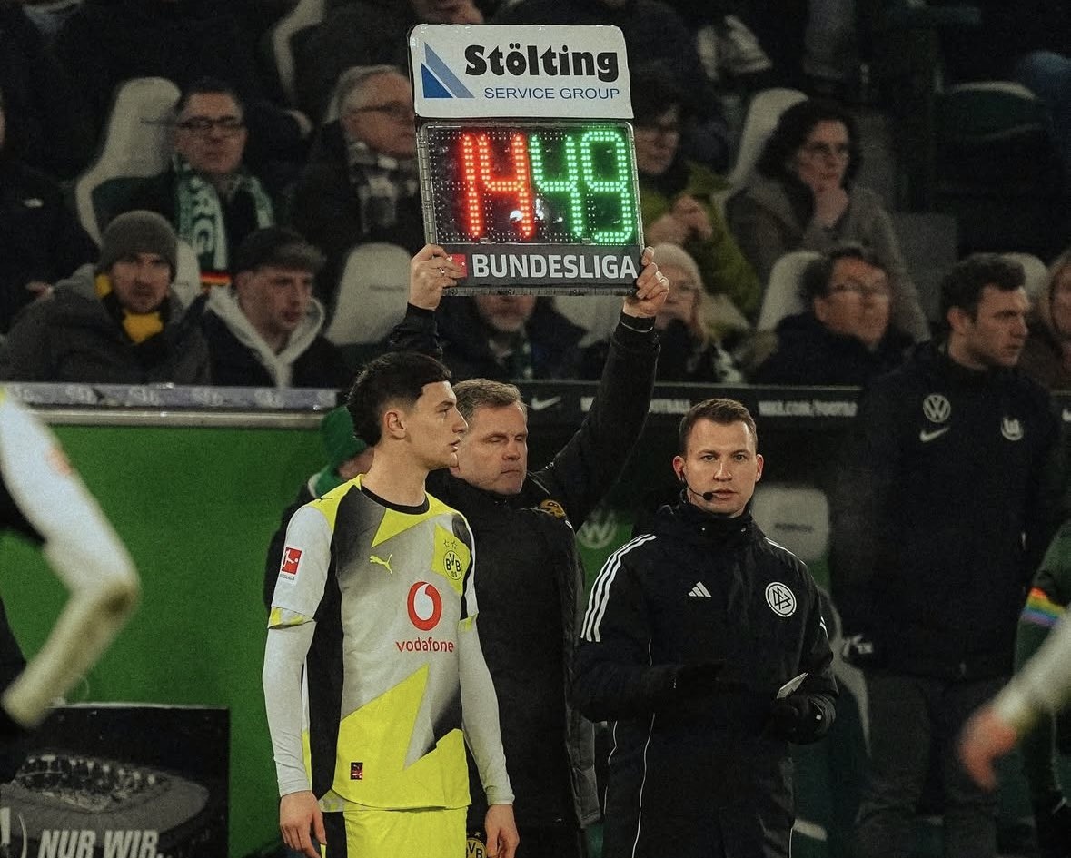 Luca Reggiani:

"I am very happy. For me, a dream has come true. I am very, very happy. Yesterday, the coach said to me: "You are in the squad." And today I made my debut."

#BVB