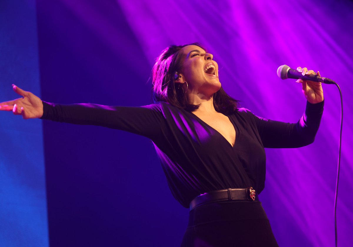 LuisdelaMata's tweet image. El periodista José Ribagorda sopla las velas de una tarta en la gala deI I Festival Internacional del #botillo de #Bembibre #Bierzo @joseribagorda junto a la cantante @RuthLorenzo