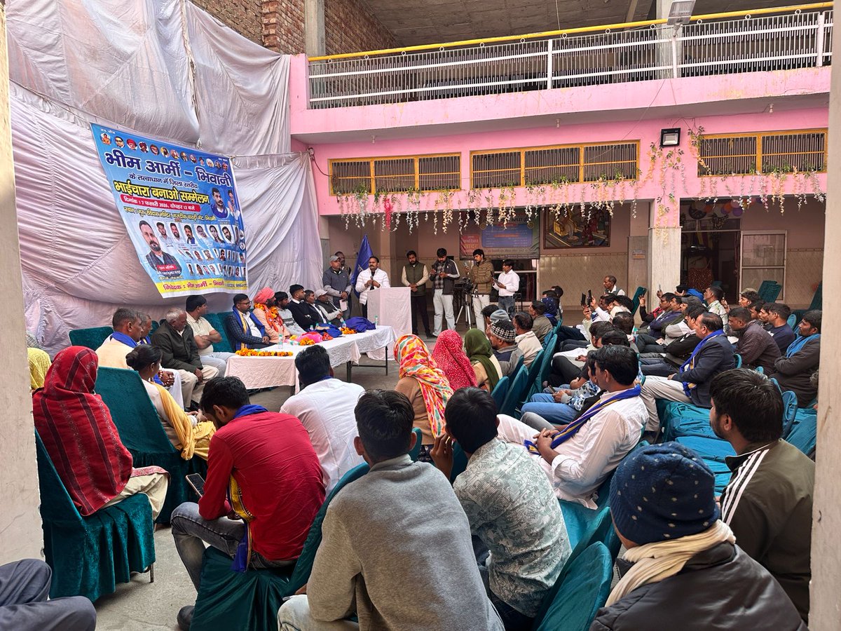 kamalBararaAsp's tweet photo. भिवानी में @BhimArmy_BEM भाईचारा बनाओ सम्मेलन में पहुंचे लोगों को बहुजन मूवमेंट आगे बढ़ाने पर बात की,कार्यक्रम में काफी साथियों ने भीम आर्मी ज्वाइन की
सरकार की खोखले वादों से परेशान जनता अब @Aspk4Haryana को आगे बढ़ाएगी ताकि हरियाणा में सुशासन आ सके
@AzadSamajParty
@BhimArmyChief https://t.co/T3TNPPIycp
