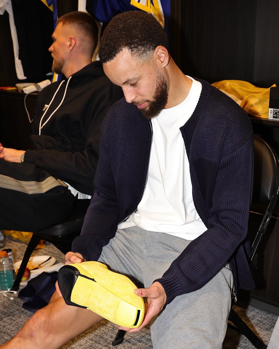 Steph Curry pulled up to LA today wearing the SLAM x adidas Kobe