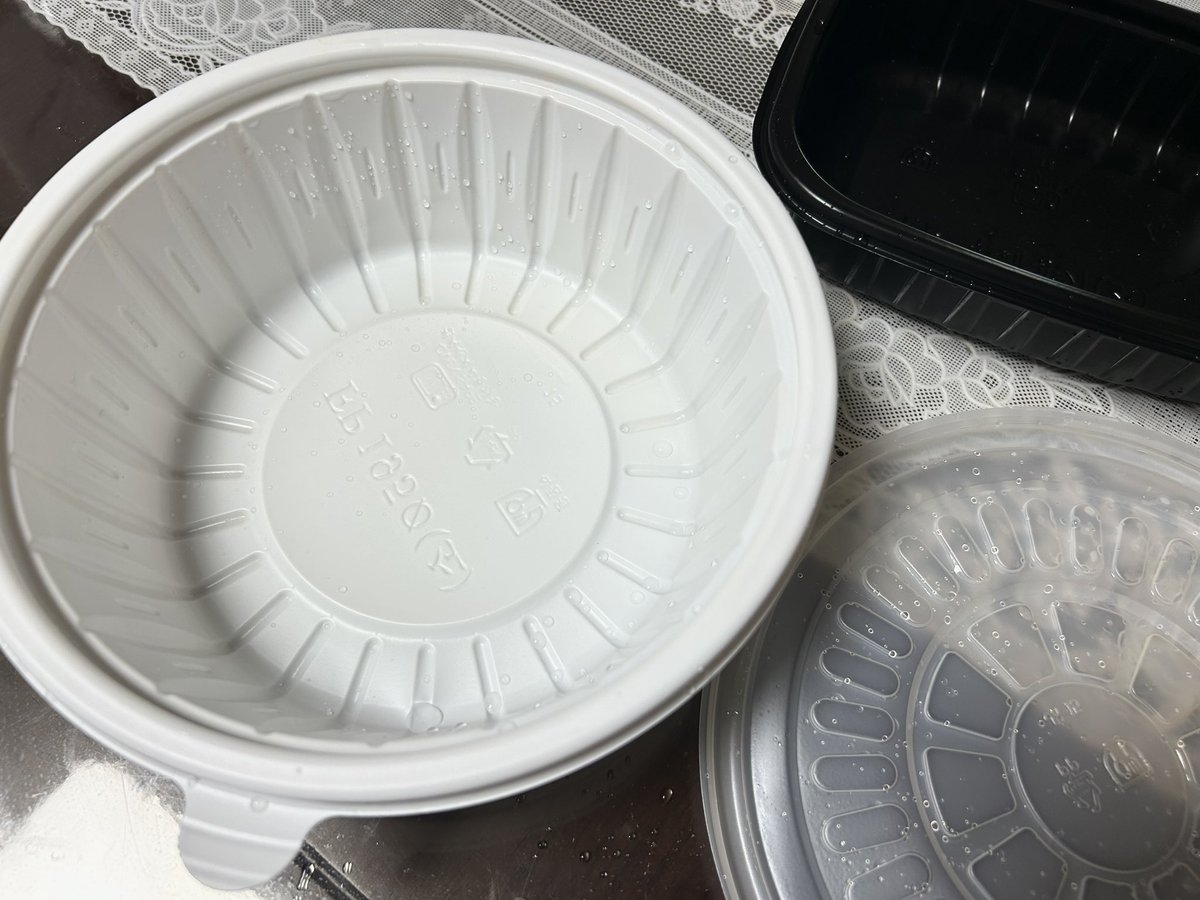 어딘가에서 본 팁 따라하니깐
마샹 배달용기가
10초만에 깨끗용기 됏네