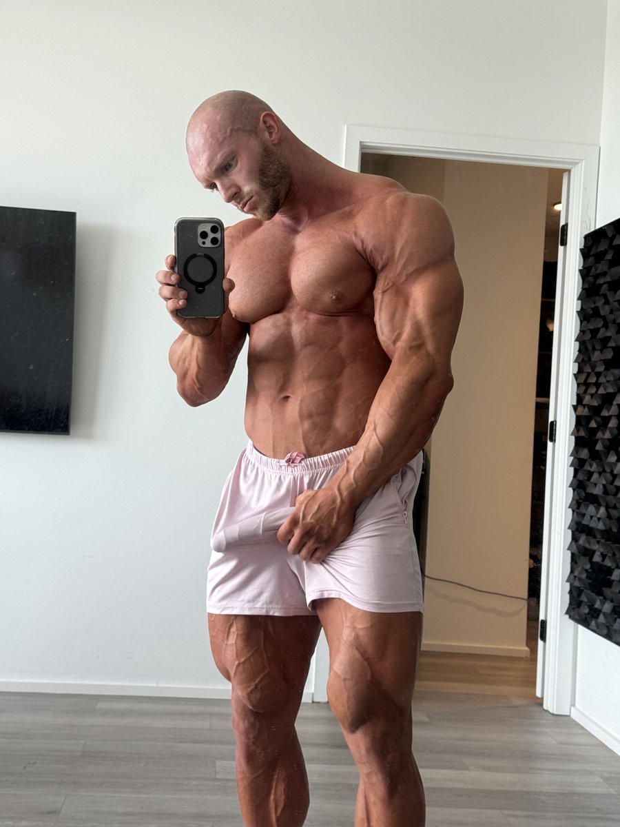 Retweet if you're 🏳️‍🌈 too