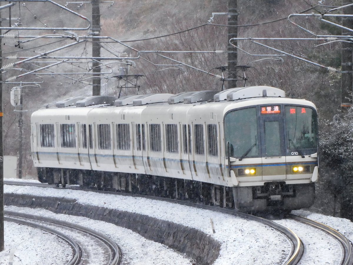 JR96722071's tweet photo. 2026/2/8
平城山駅
221系のカットは上手いことできたしよしとしよう
205系のカットは手がかじかんで失敗してもうた https://t.co/1xSG56p0X2